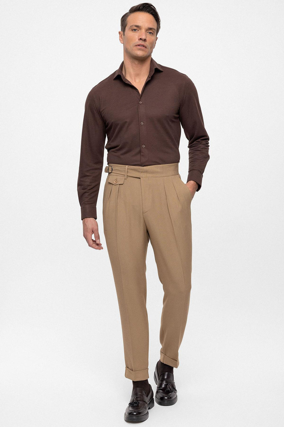 Pantalon Homme Camel Taille Haute (Boyfriend) en Tissu Plissé avec Ceinture à Boucle - Wessi