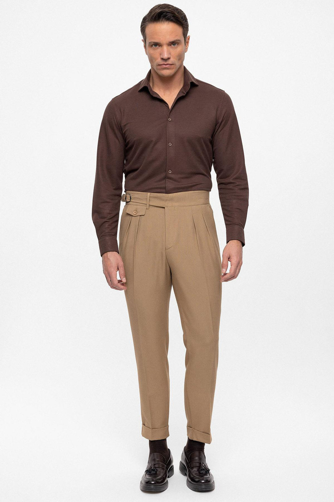 Pantalon Homme Camel Taille Haute (Boyfriend) en Tissu Plissé avec Ceinture à Boucle - Wessi