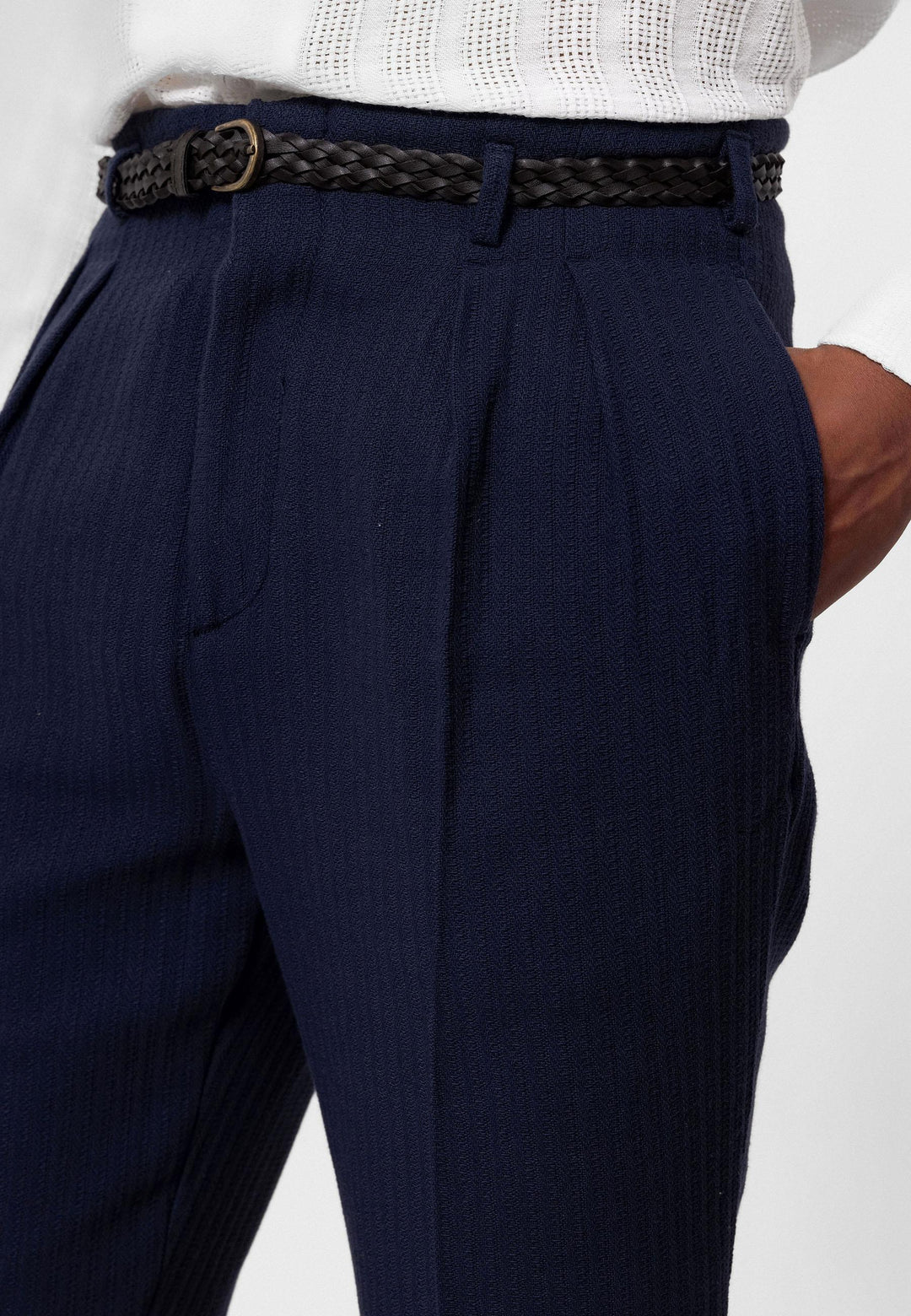 Pantalón plisado con cinturón y cintura alta azul marino para hombre - Wessi