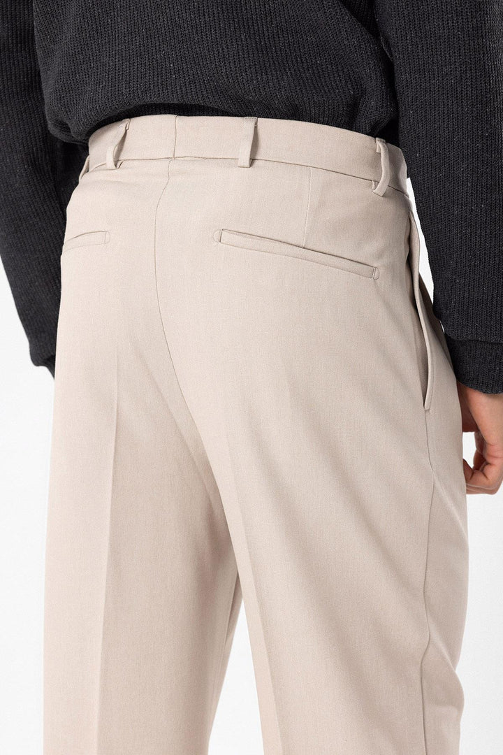 Pantaloni beige a vita alta pieghettati dalla vestibilità comoda da uomo - Wessi