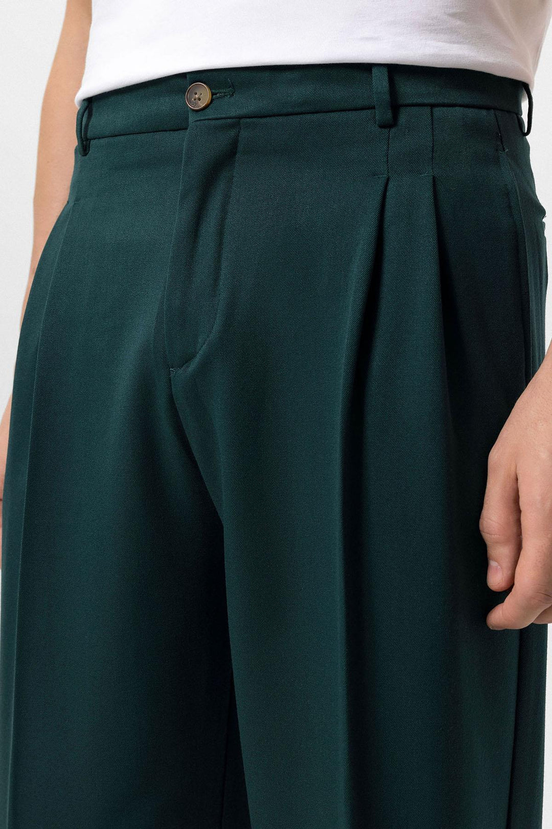 Pantalón de corte cómodo y plisado de cintura alta esmeralda para hombre - Wessi