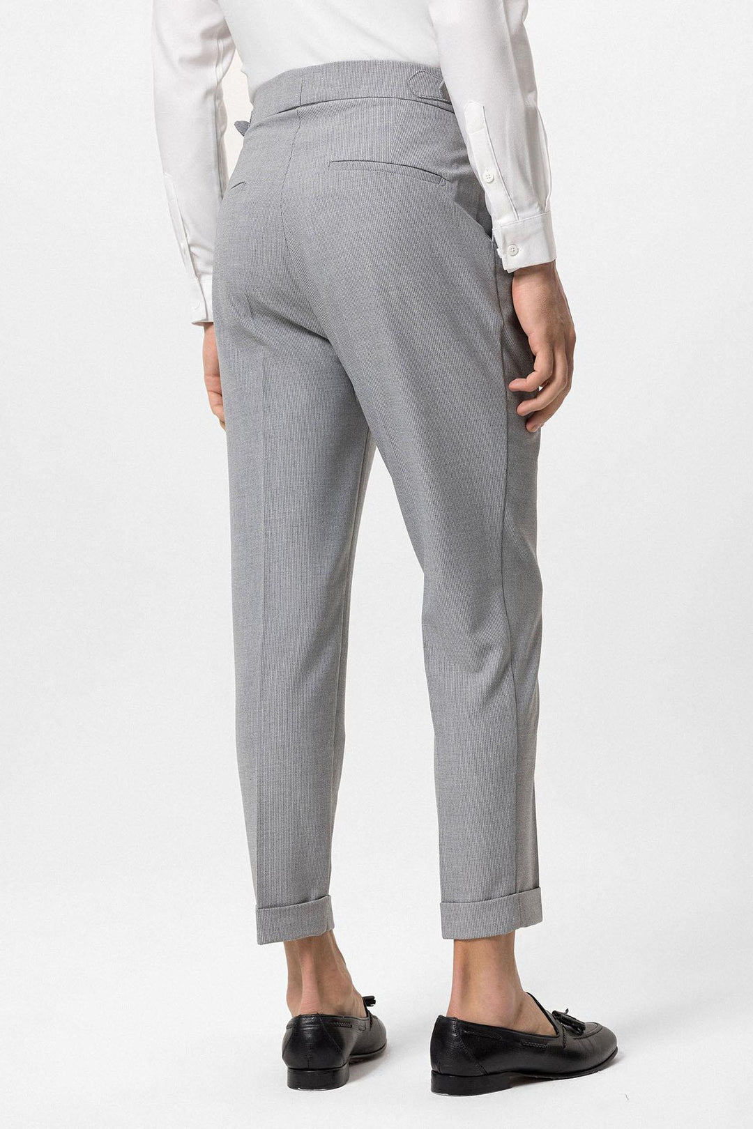 Pantalón de hombre de tela plisada con cintura alta y hebillas laterales gris - Wessi