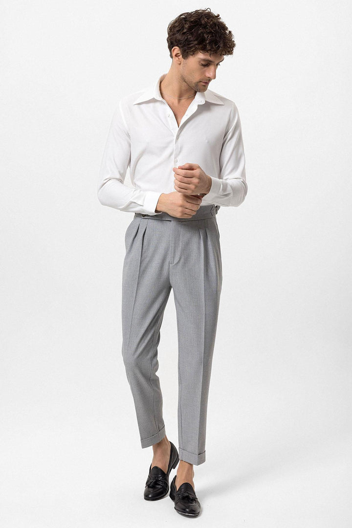 Pantalón de hombre de tela plisada con cintura alta y hebillas laterales gris - Wessi